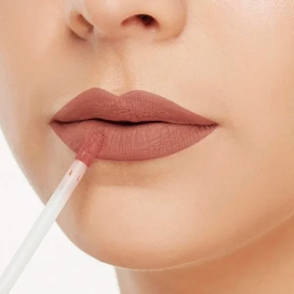 El labial líquido mate Vogue Colorissimo 8h